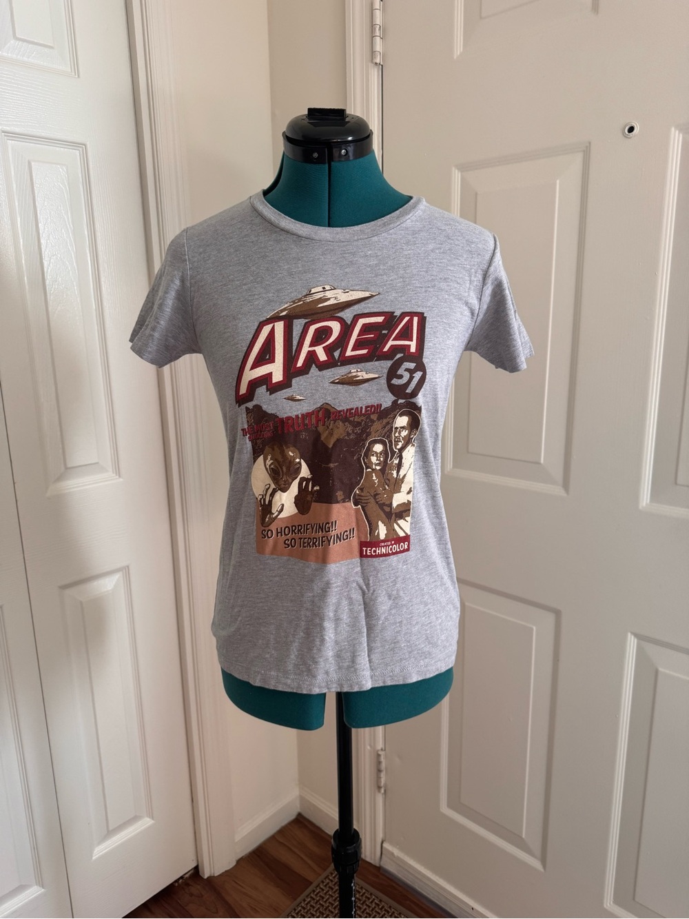 Area 51 Graphic Tee - Grey Short Sleeve Shirt